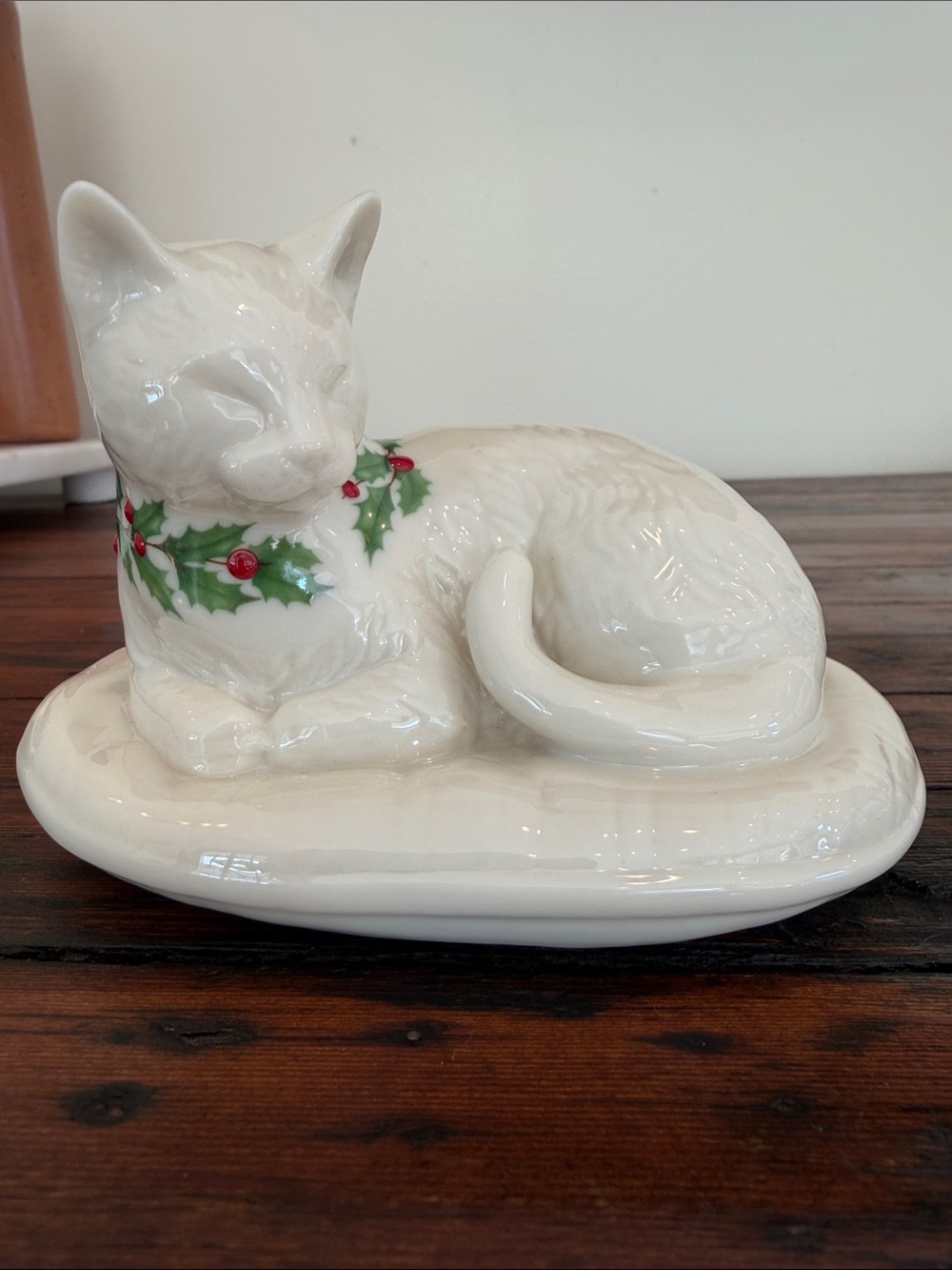 Vintage Lenox China Jewels 1994 Holiday Cat Figurine.